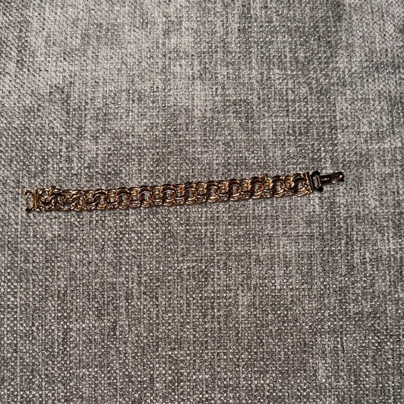 Elegant MONET Gold Chain Bracelet - Picture 2 of 4